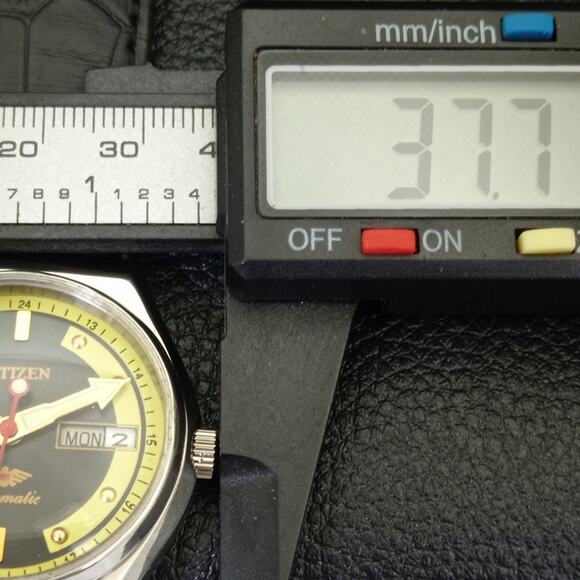 Vintage 1980 Citizen Automatic Mens Silver Watch W/daydate & Gold accents - Picture 7 of 9